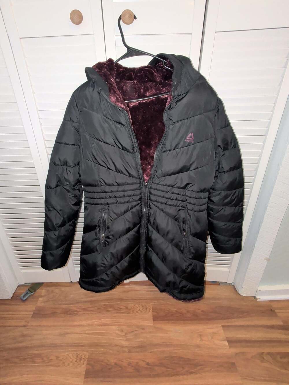 Reebok Women's Black Puffer Coat Burgundy Plush Faux Fur Lined Hooded Jacket